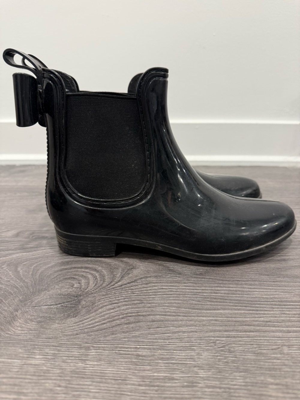 Black bow tie flat rain boots